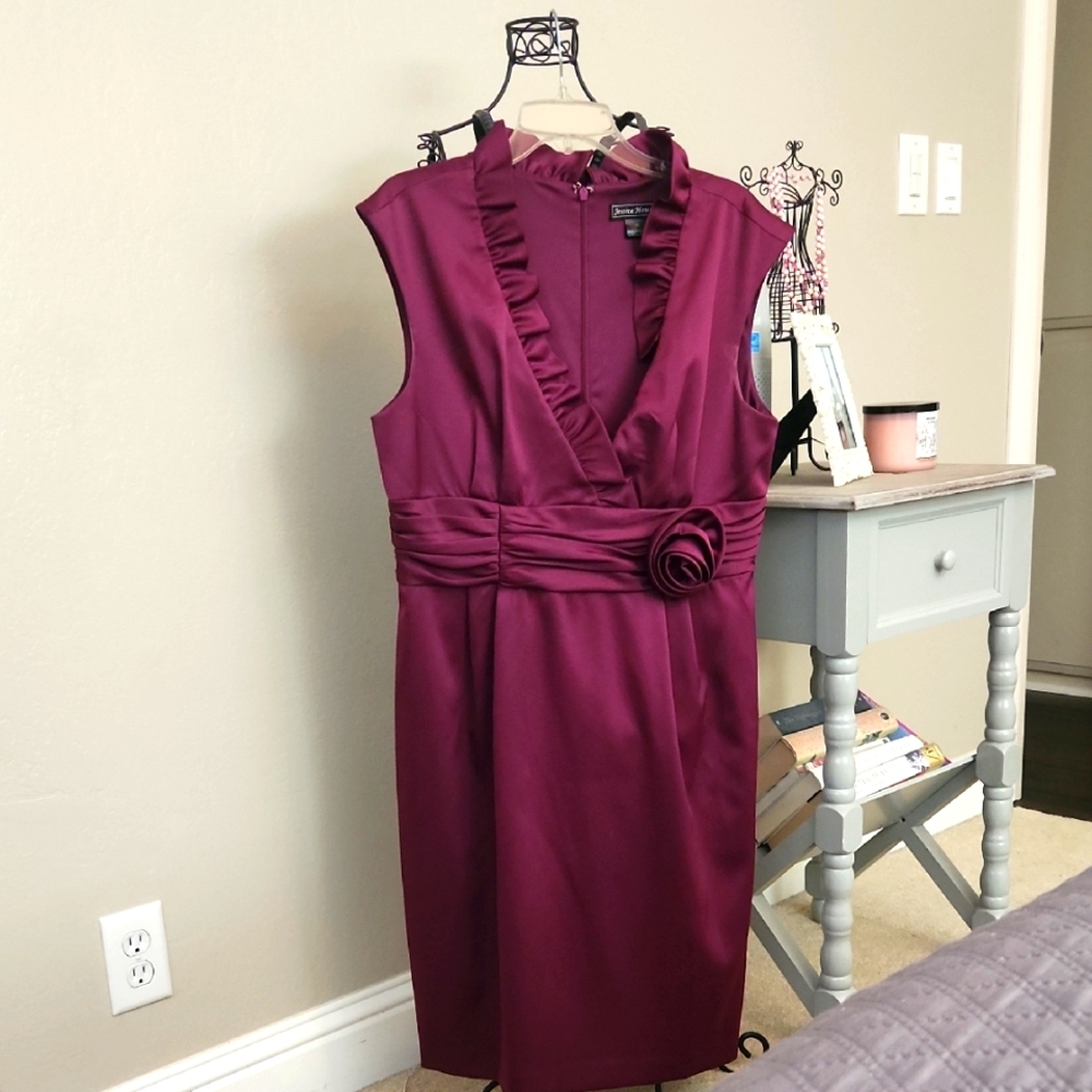 Jessica Howard, size 16, Elegant Burgundy Sleeveless Dress